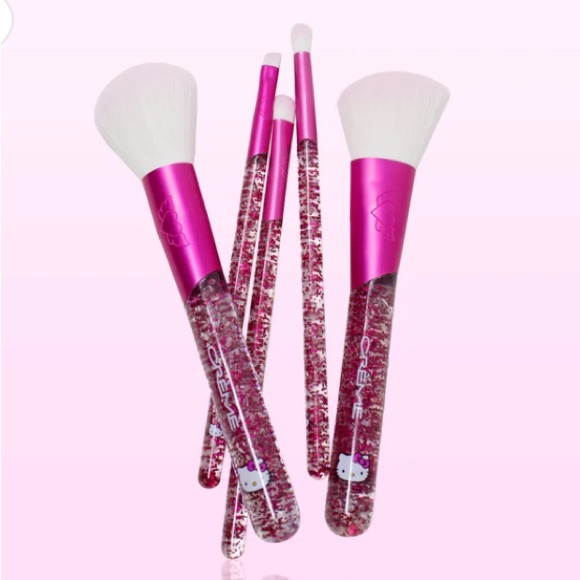 🎀 Hello Kitty x The Crème Shop luv wave makeup brush set NWT - Picture 4 of 15